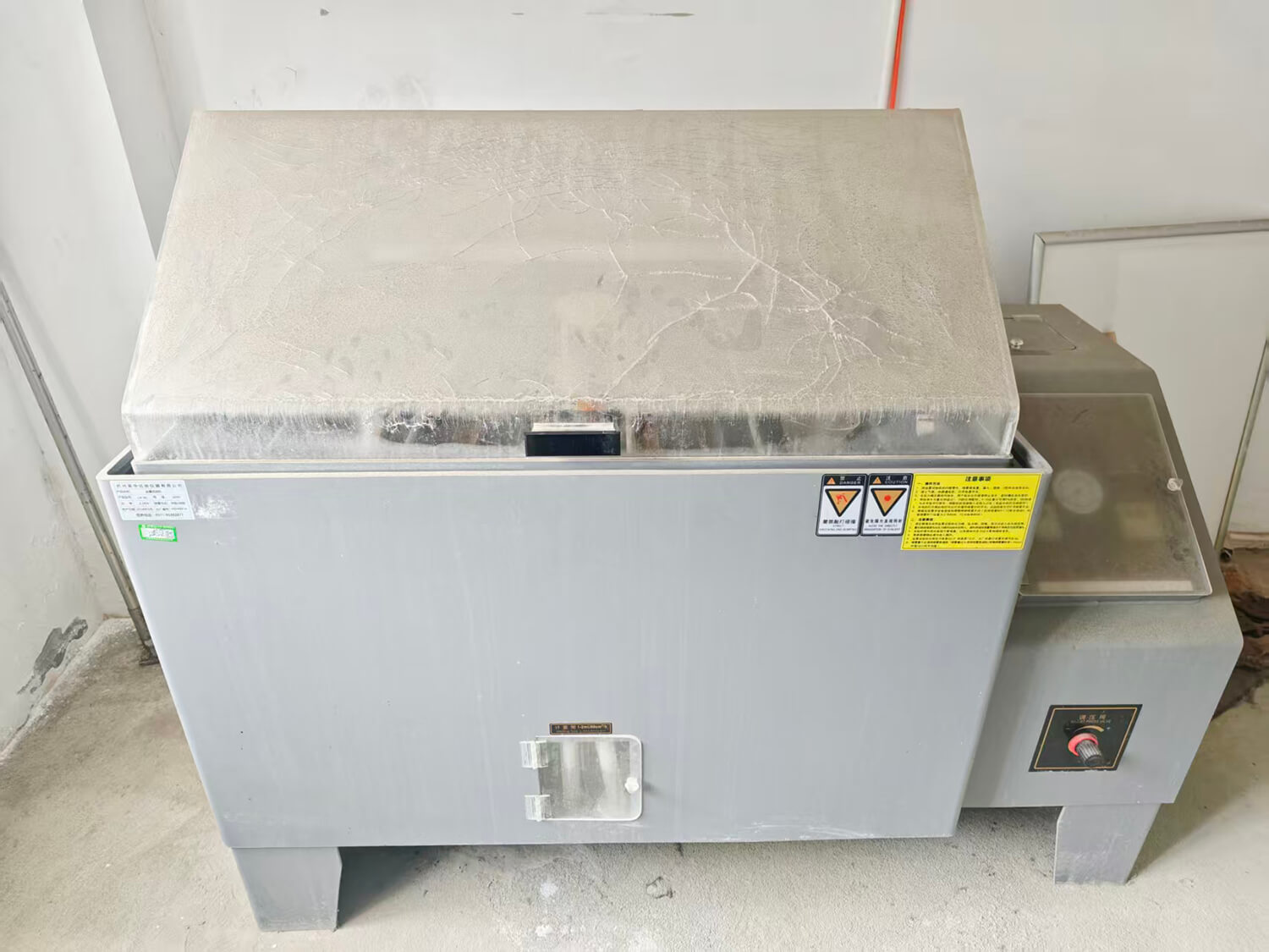 Salt spray test chamber (the 